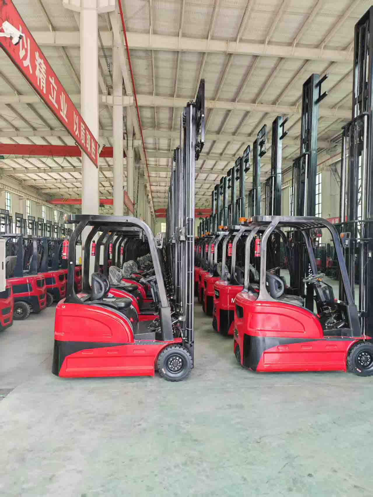 three wheeled forklift