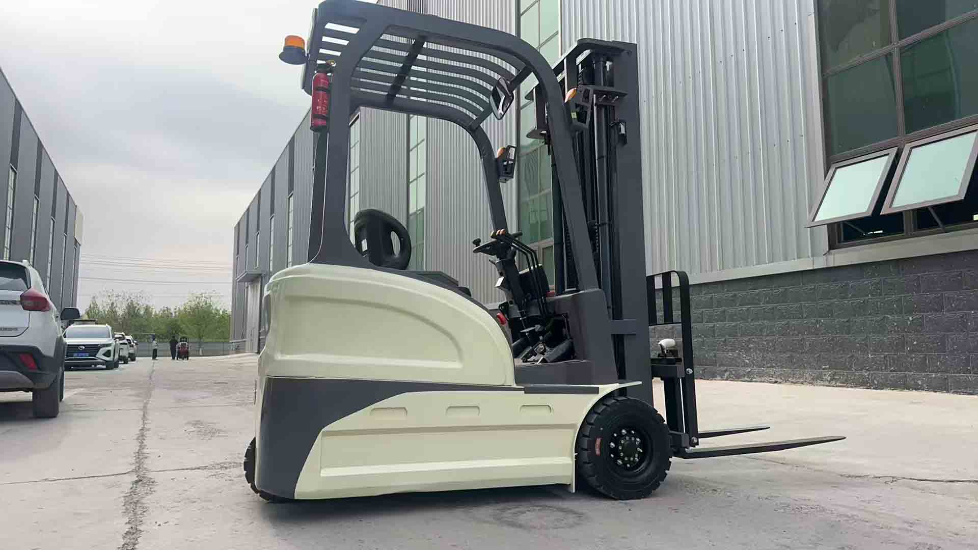 three wheeled forklift
