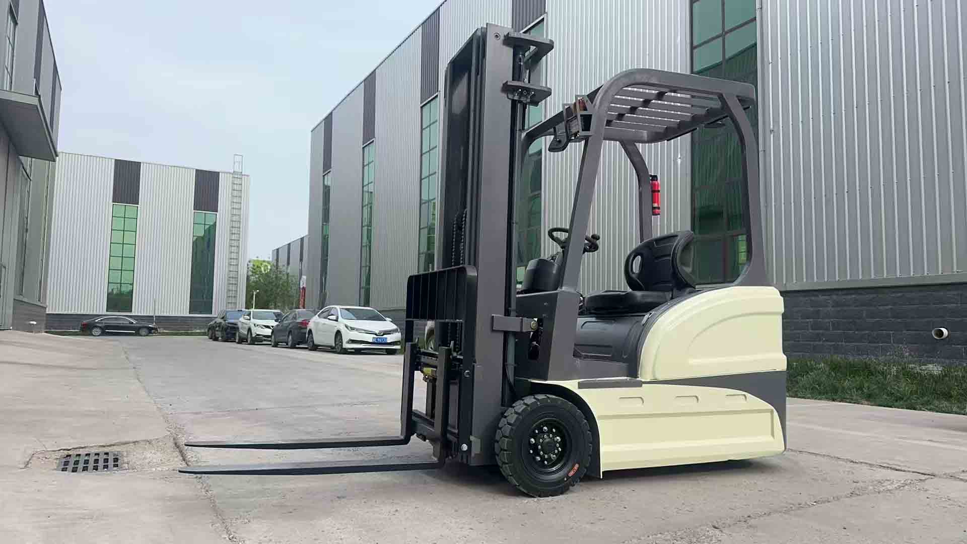 three wheeled forklift
