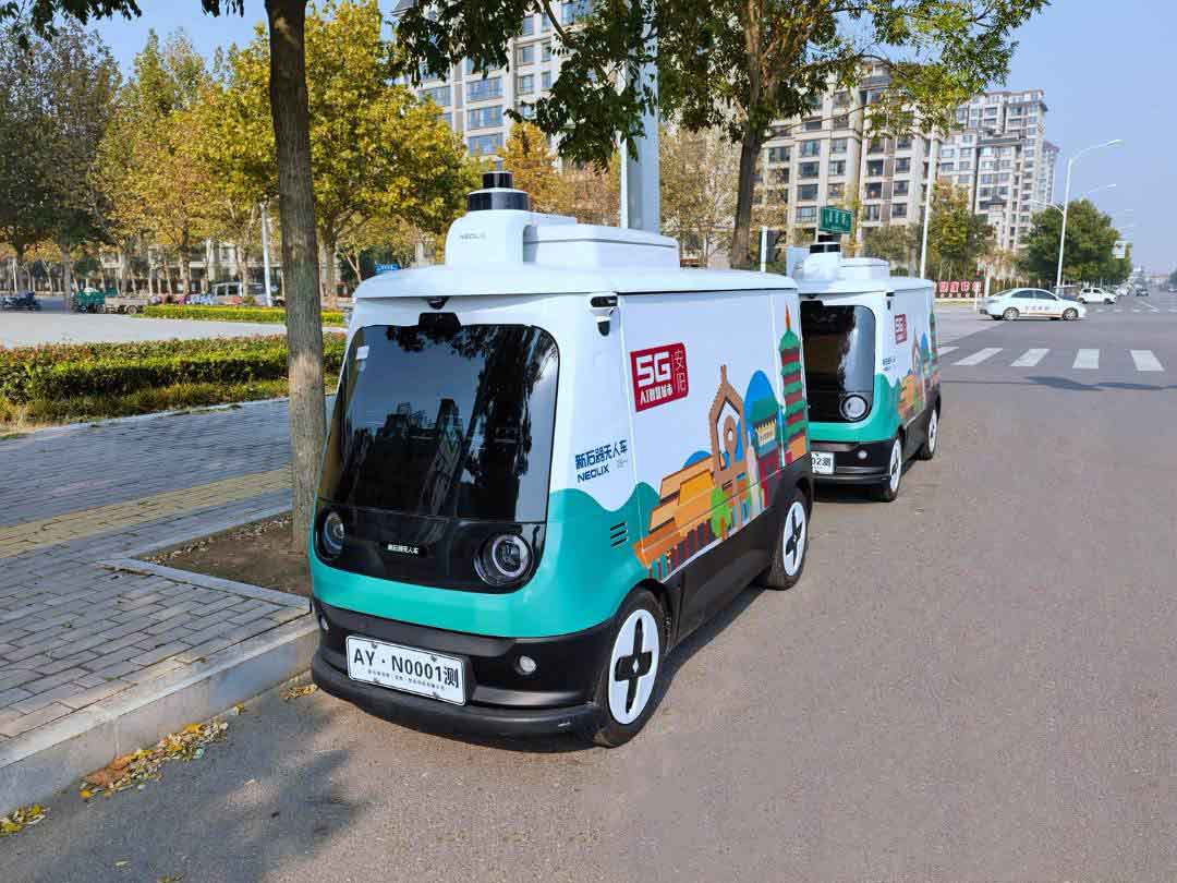 ROBOT POSITIONING NAVIGATION SYSTEM