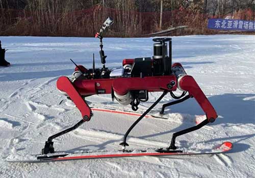 The six-legged ski robot is unveiled, ski with the robot!
