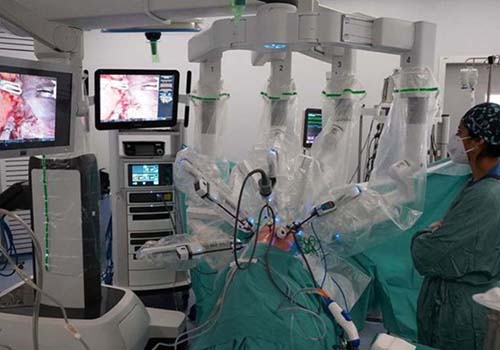 Without cutting ribs, Spanish surgeons perform world's first robotic lung transplant