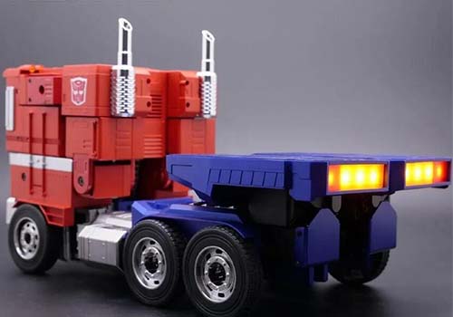 Automatic Transformers-Optimus Prime is coming! Made in China